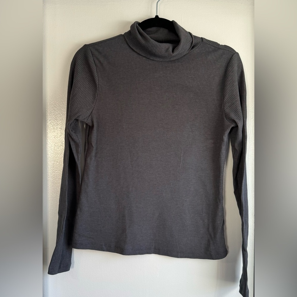 NWOT Old Navy Women’s Gray Long Sleeve Turtleneck Slim Ribbed Sweater Size M